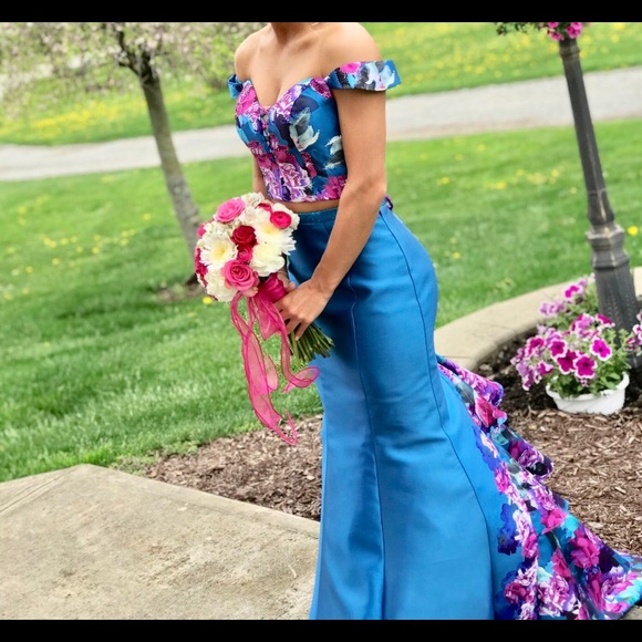 Ellie Wilde prom dress - Picture 4 of 4